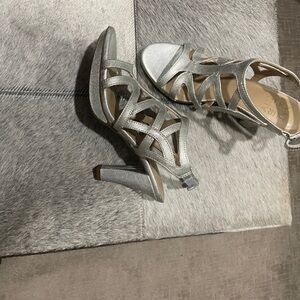 Like new.   naturalizer silver 7w. one time wear